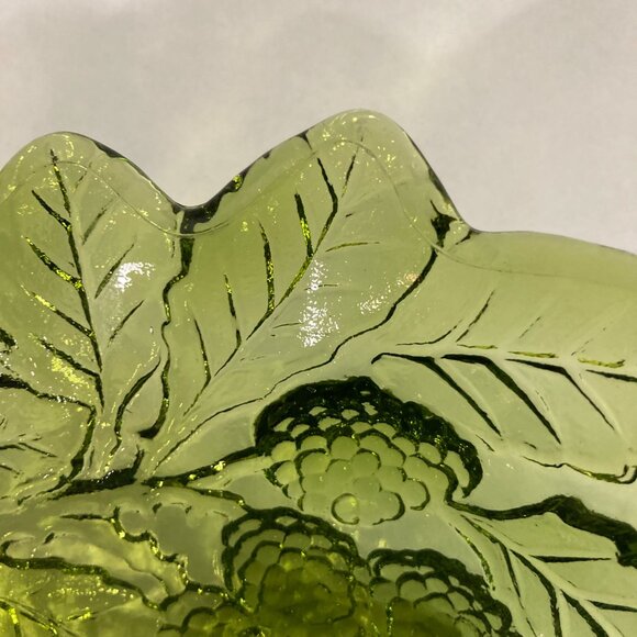 Indiana Green Glass Loganberry and Leaf Pattern Vintage Candy Dish - Bowl - Picture 5 of 10